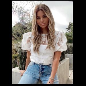NWT: vici aeom white puff sleeve top